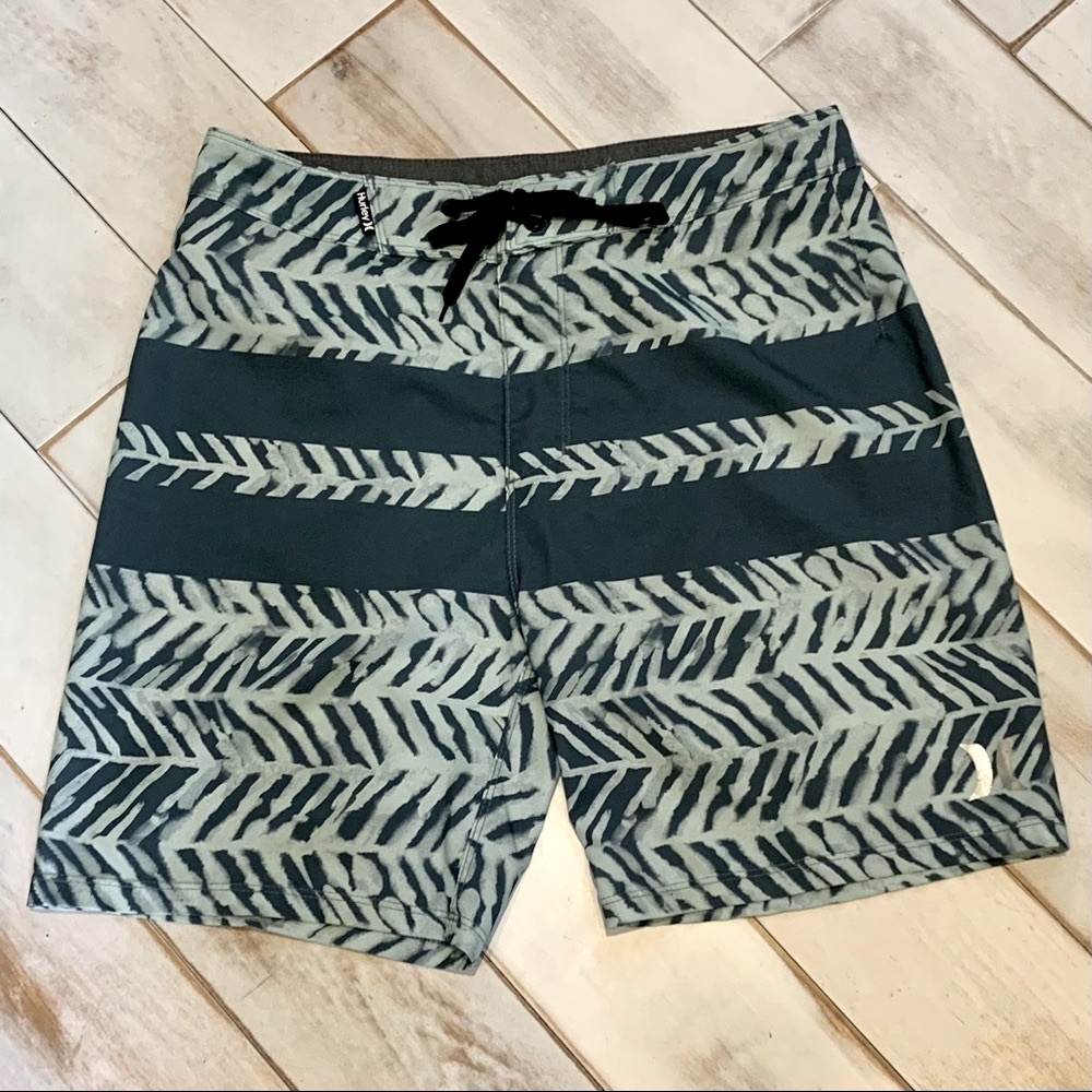 COPY - Hurley board short sz 28
